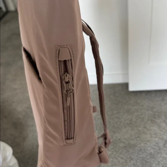 Vuori V 1 Convertible Tote to Backpack 2.0 - Picture 5 of 8